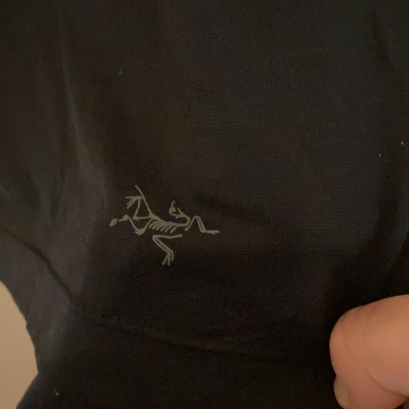 Arc’Teryx women’s black cowl wool t-shirt - Picture 5 of 7